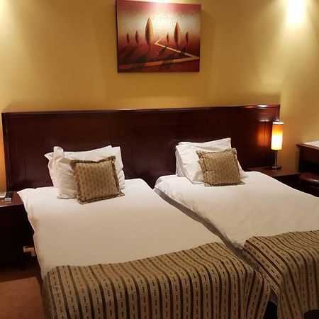 Garni Hotel Contact Belgrado Buitenkant foto