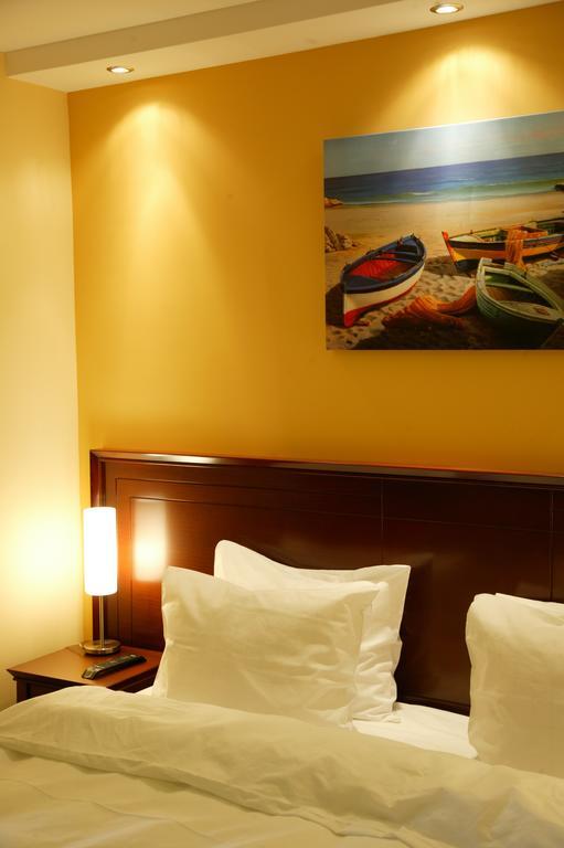 Garni Hotel Contact Belgrado Buitenkant foto