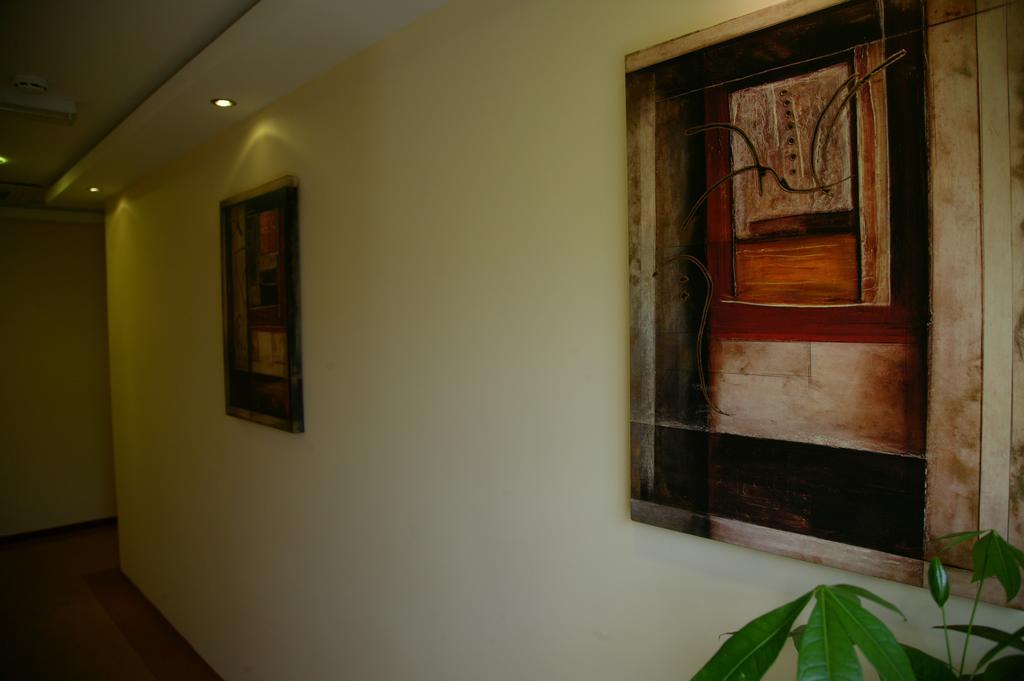 Garni Hotel Contact Belgrado Buitenkant foto