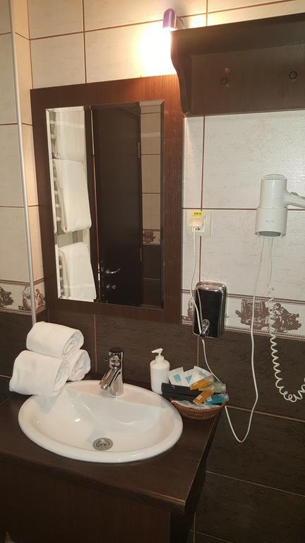 Garni Hotel Contact Belgrado Buitenkant foto