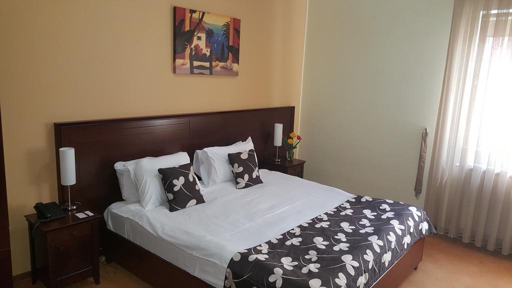 Garni Hotel Contact Belgrado Buitenkant foto