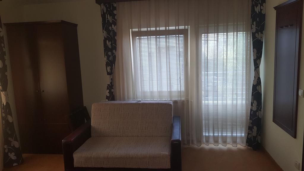 Garni Hotel Contact Belgrado Buitenkant foto