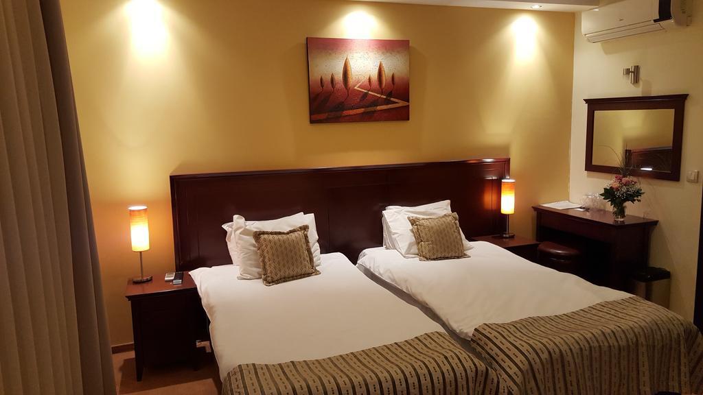 Garni Hotel Contact Belgrado Buitenkant foto