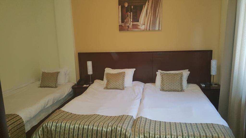 Garni Hotel Contact Belgrado Buitenkant foto
