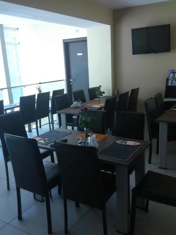 Garni Hotel Contact Belgrado Buitenkant foto