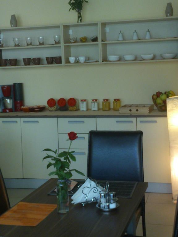 Garni Hotel Contact Belgrado Buitenkant foto