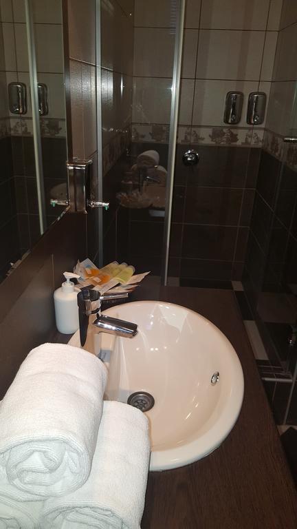 Garni Hotel Contact Belgrado Buitenkant foto
