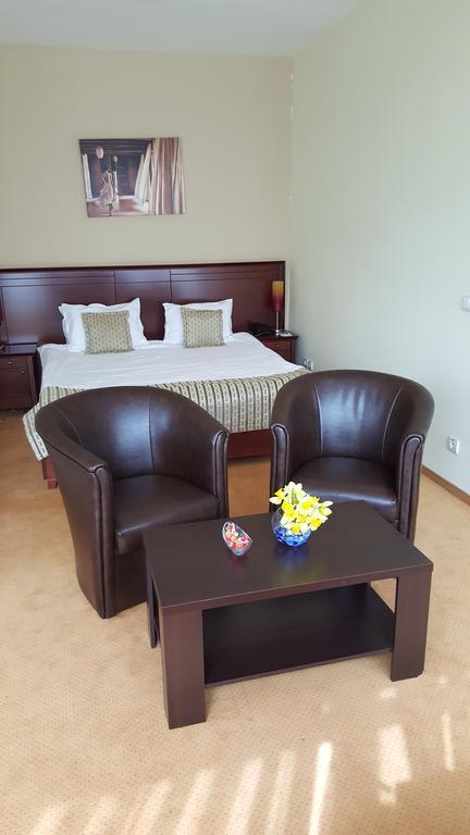 Garni Hotel Contact Belgrado Buitenkant foto