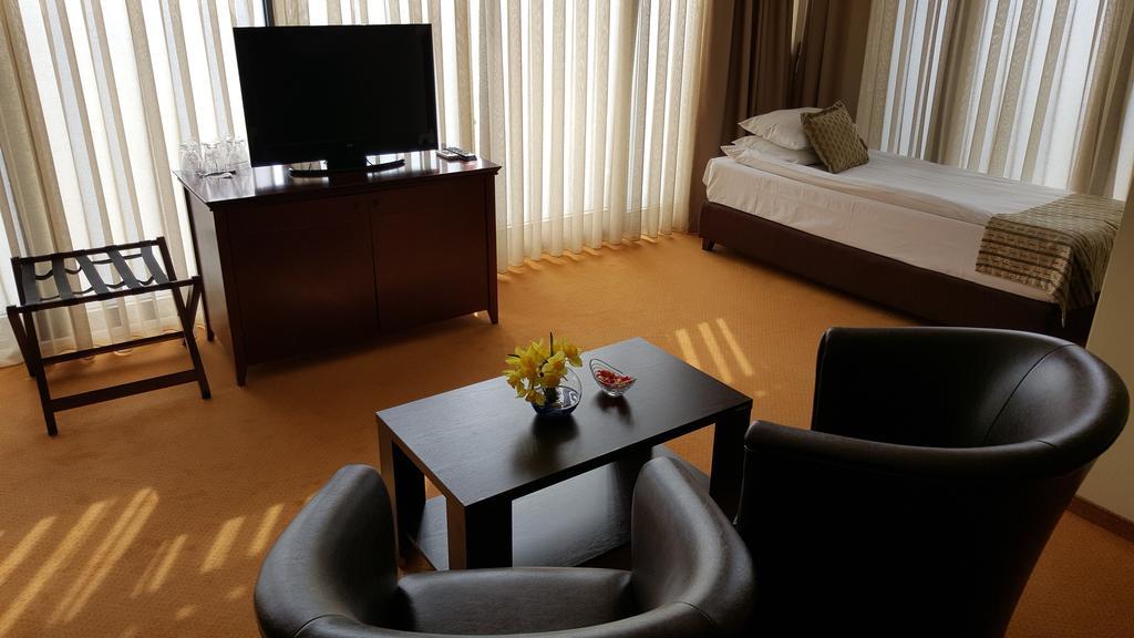 Garni Hotel Contact Belgrado Buitenkant foto